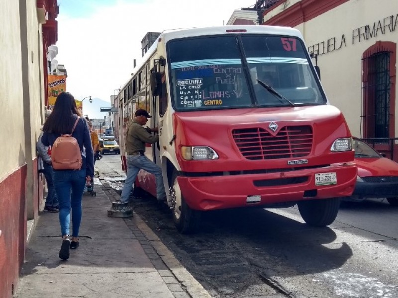 10 mil firmas frenarian aumento del transporte