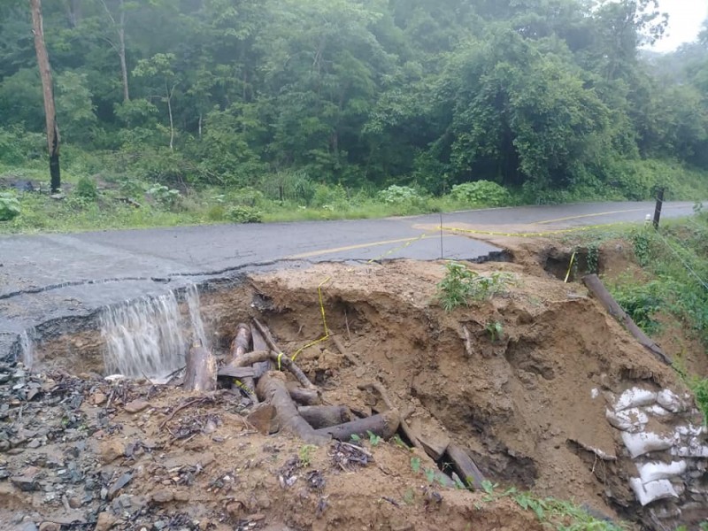 10 puntos críticos podrían incomunicar la sierra de Zihuatanejo