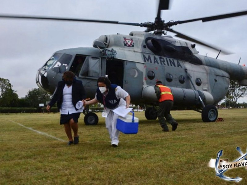 100 marinos participan en vacunación a maestros en Campeche