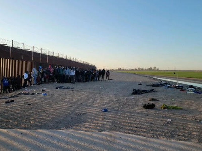 100 migrantes de 10 paises fueron asegurados en Yuma, Arizona