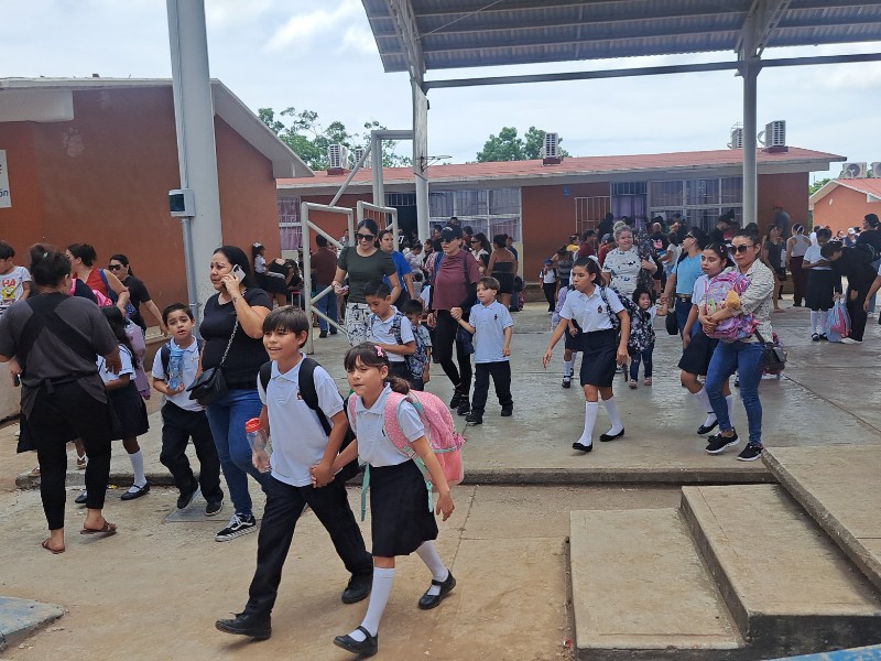 100 mil alumnos regresan a clases en el sur de Sinaloa | Meganoticias