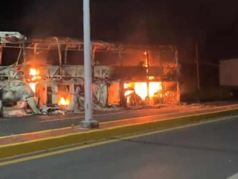 11 bloqueos carreteros, 37 vehículos incendiados y una persona fallecida en Zacatecas