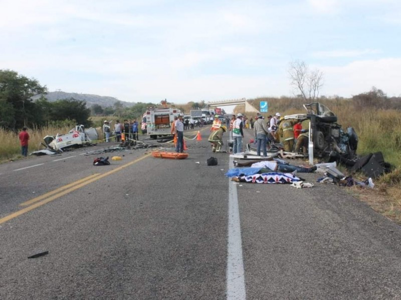 11 muertos y seis lesionados en trágico accidente