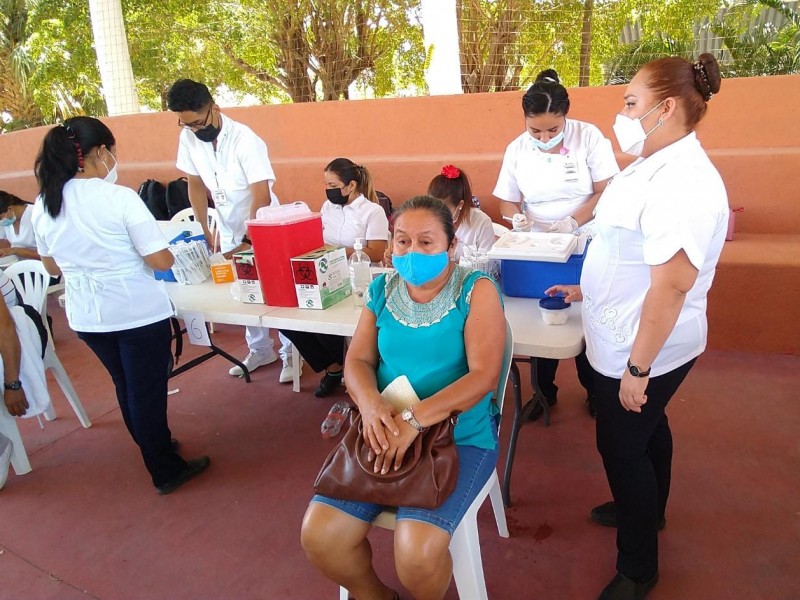 11,115 vacunas para población de 50 a 59 años; Zihuatanejo