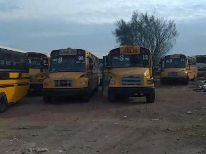 12 camiones en buen estado varados, no les permiten usarlos