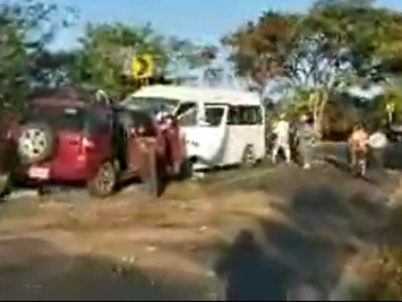 12 heridos en accidente carretero en Tuxtla-Berriózabal