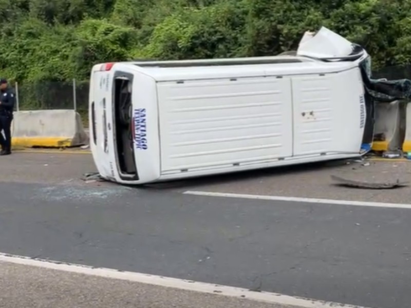 12 lesionados tras volcadura de combi en la autopista Tepic-Mazatlán