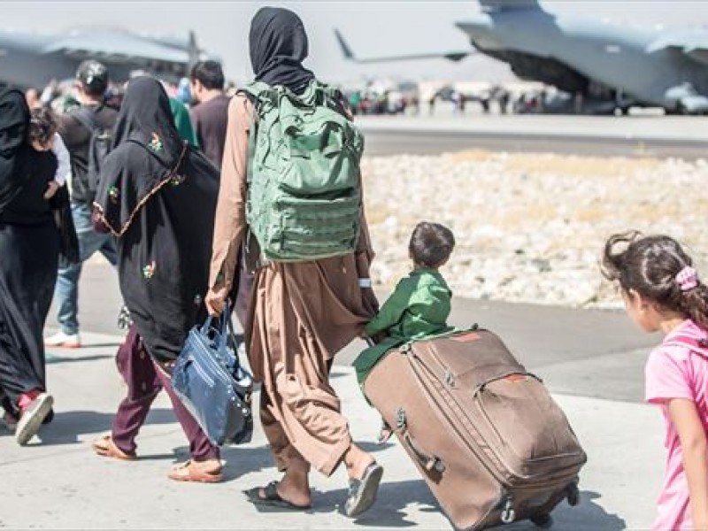 120 afganos de universidad de Roma  quedaron en Kabul