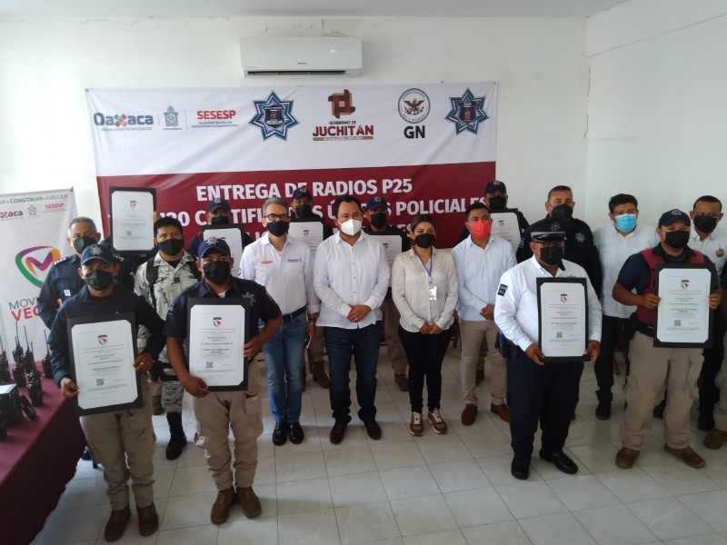 120 elementos de seguridad de Juchitán reciben Certificado Único Policial