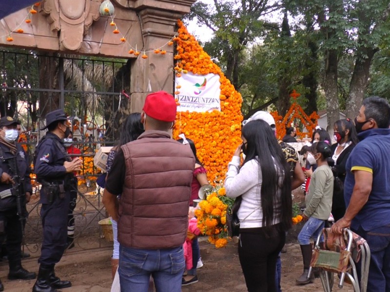 Casi 130 mil turistas visitaron Michoacán durante noche de muertos