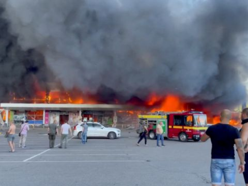 13 muertos por ataque ruso a centro comercial en Ucrania