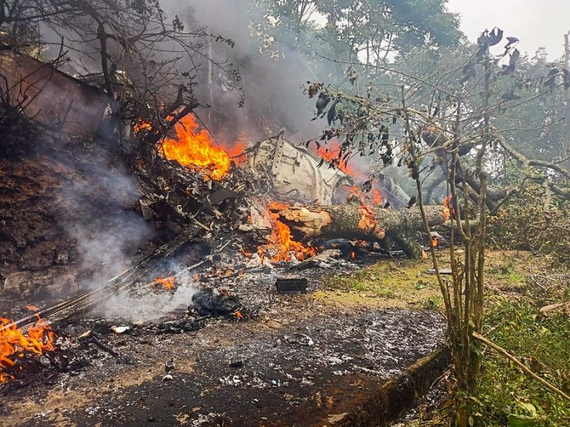 13 muertos tras desplome de helicóptero en India