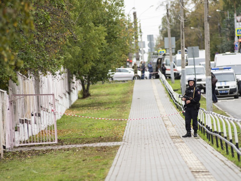 13 muertos tras tiroteo en escuela de Rusia