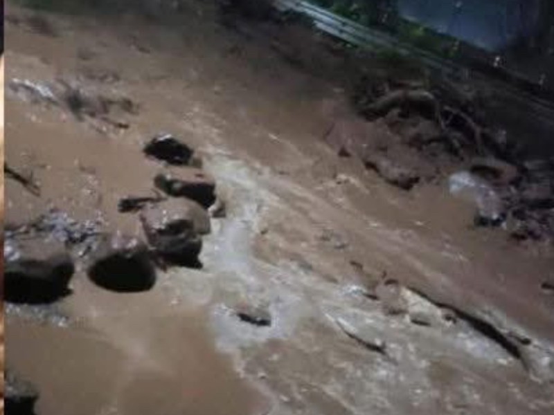 13 muertos y 4 desaparecidos tras lluvias en Puebla