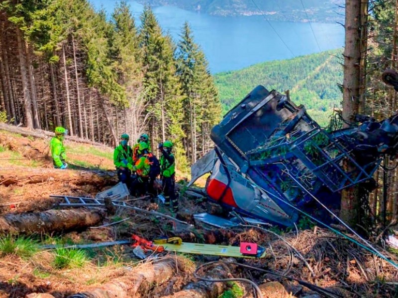 13 personas mueren al caer teleférico en Italia