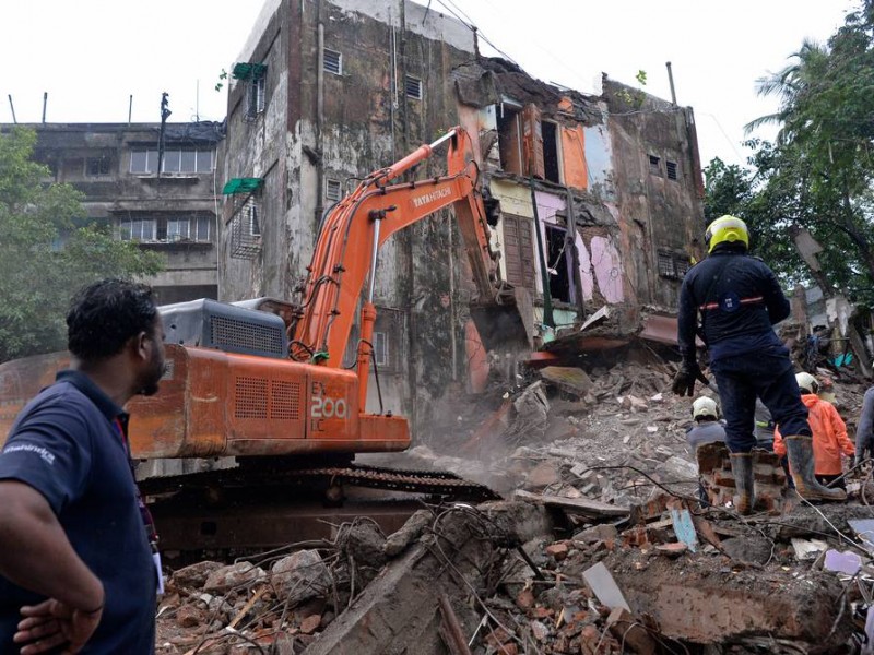 14 muertos tras desplome de edificio en la India