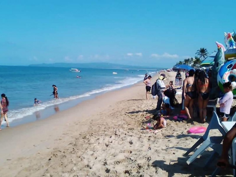 14 personas son rescatadas de ahogarse en playa Guayabiyos