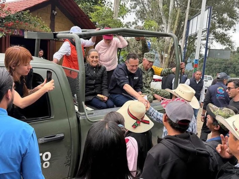 14 tramos carreteros dañados y 500 elementos apoyando en la Sierra