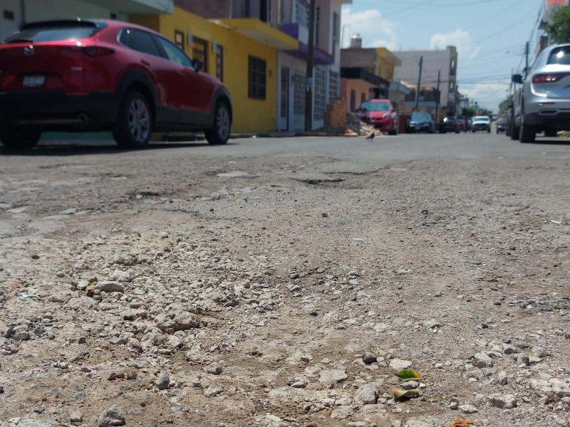 15 años batallando con calle en malas condiciones en Tepic