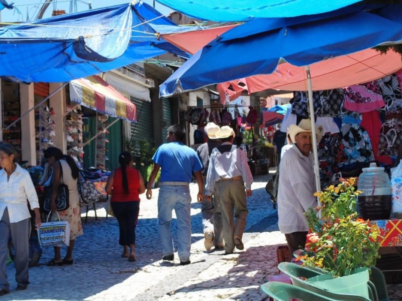 15 casos de COVID-19 en comerciantes de tianguis