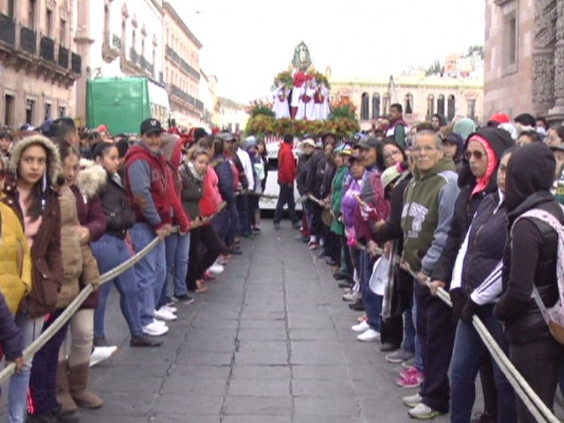 15 mil fieles acompañan a La Preladita