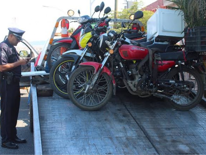 15 motociclistas detenidos al día por infringir ley