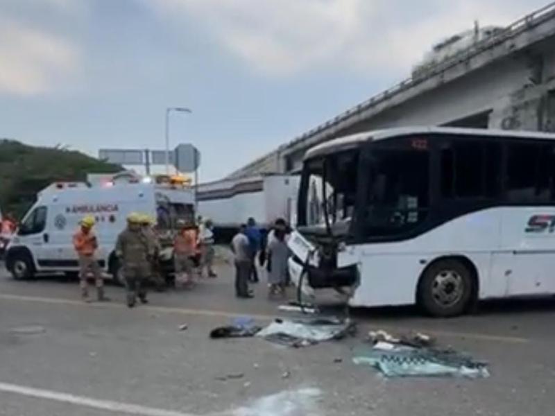 16 lesionados deja aparatoso accidente carretero en el crucero de la muerte
