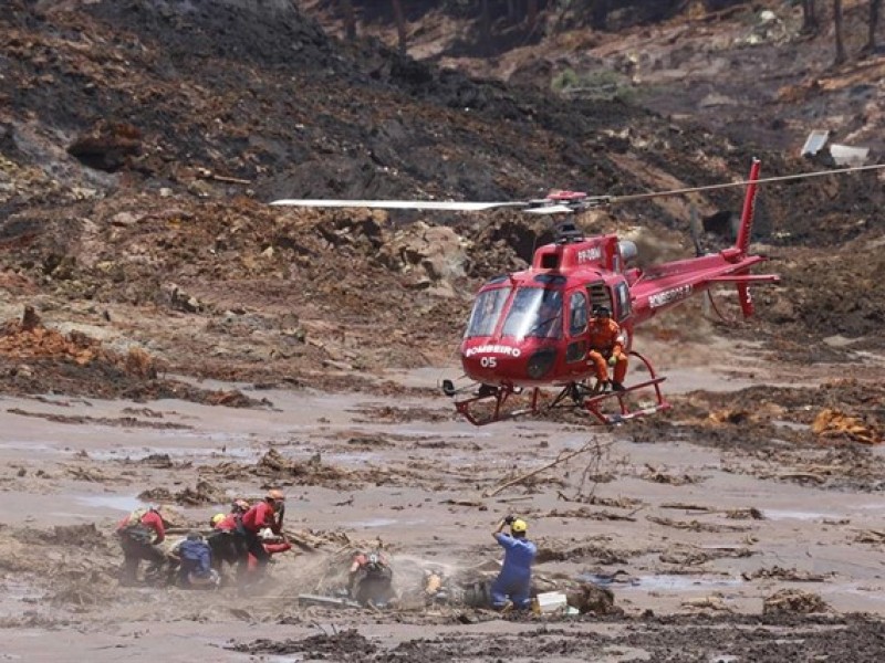 160 desaparecidos por desastre en represa brasileña