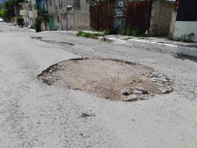 18 Oriente con baches sin atender desde hace años