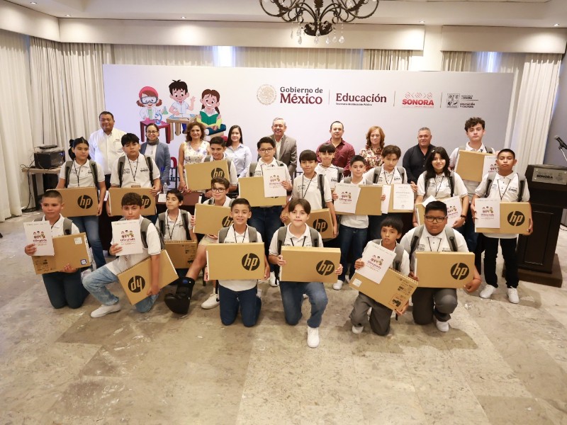 Alumnos sonorenses son premiados por su talento