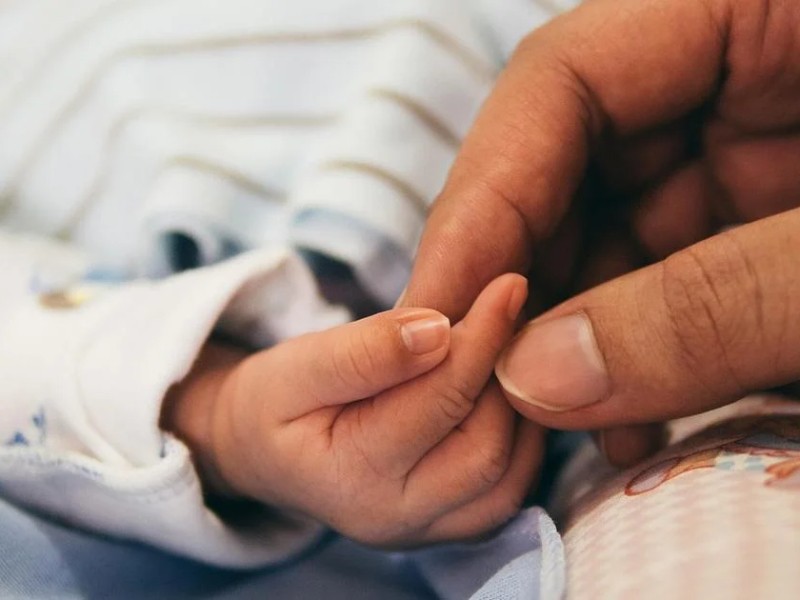 20 días para papás: nueva medida fortalece a las familias
