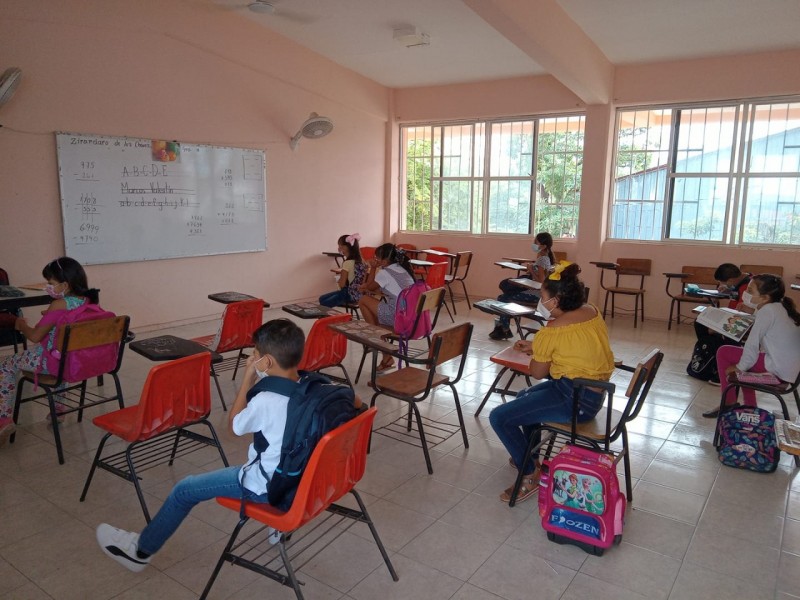 200 escuelas de Costa Grande, retoman clases presenciales