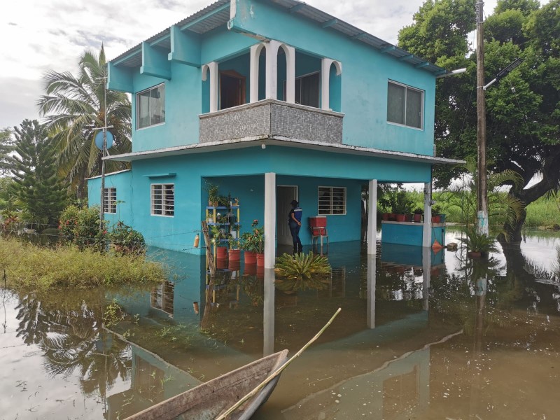 200 familias afectadas en Tlalixcoyan tras desbordamiento del río Blanco