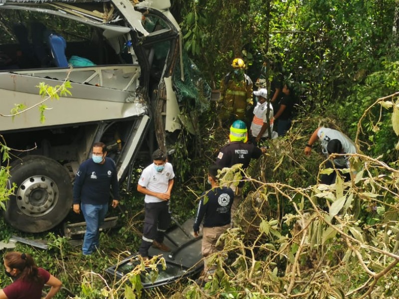 22 lesionados y un muerto en accidente carretero