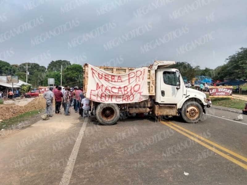 24 Horas de bloqueo carretero de mixes en el istmo