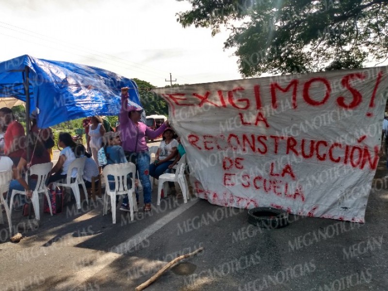 24 horas de bloqueo en Niltepec, incomunicado Oaxaca-Chiapas