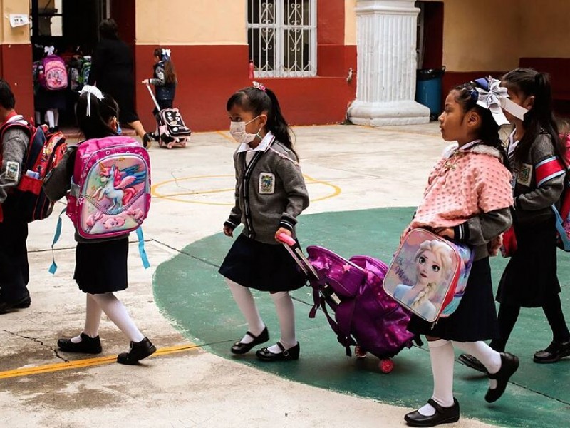 24 millones de estudiantes de educación básica regresan a clases