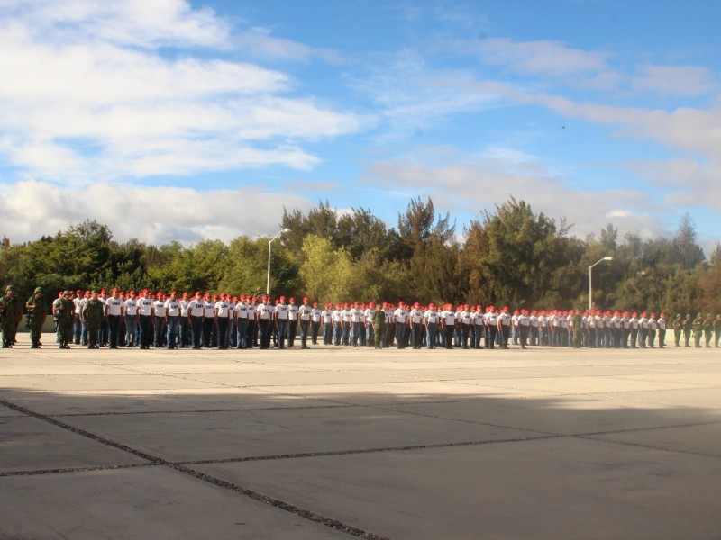 24 Regimiento entrega cartillas liberadas del servicio militar