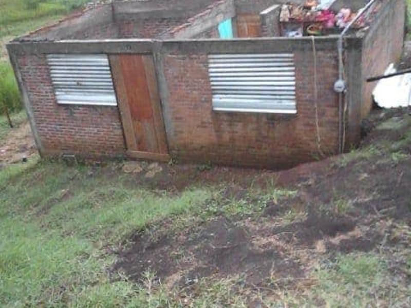 Destechadas quedaron 25 viviendas por fuerte lluvia en Córdoba