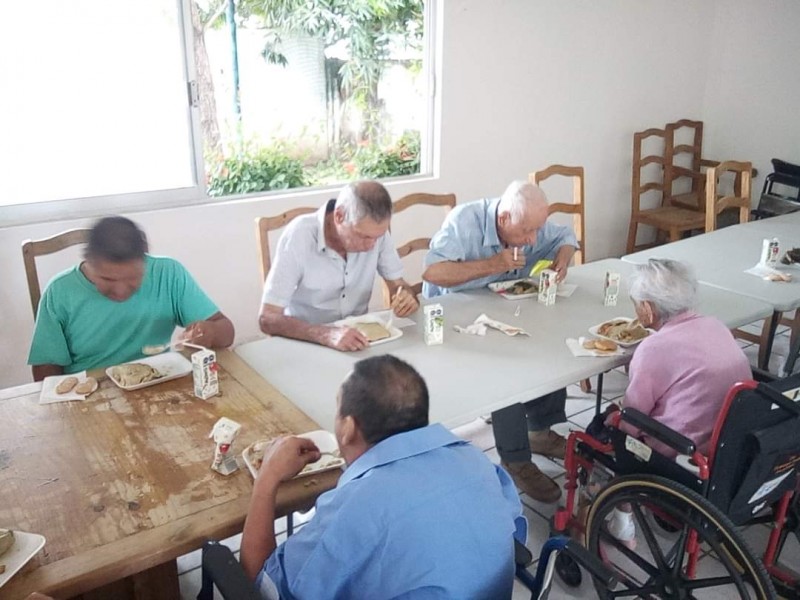 28 abuelitos resguardan en el asilo del DIF de Veracruz