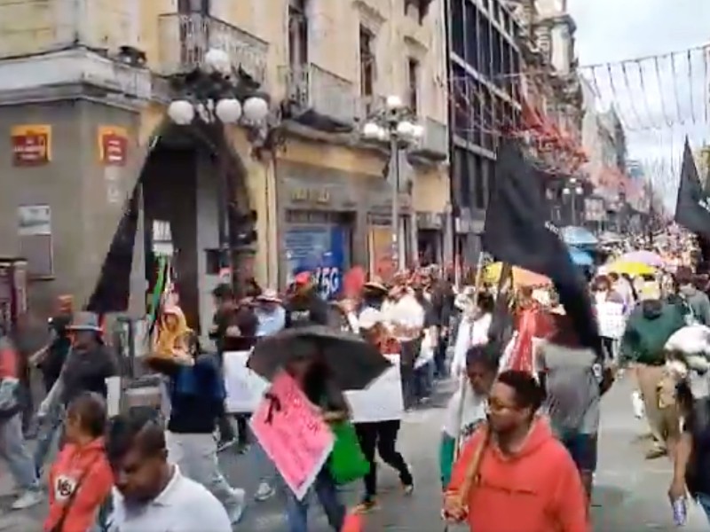 28 de octubre sale a marchar, genera caos en Puebla