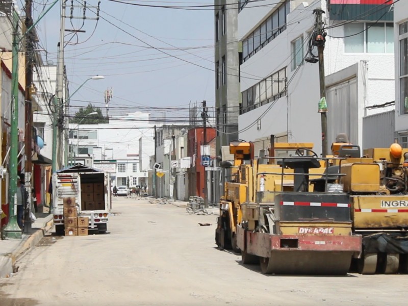 3 meses y no terminan pavimentación en calle de Toluca