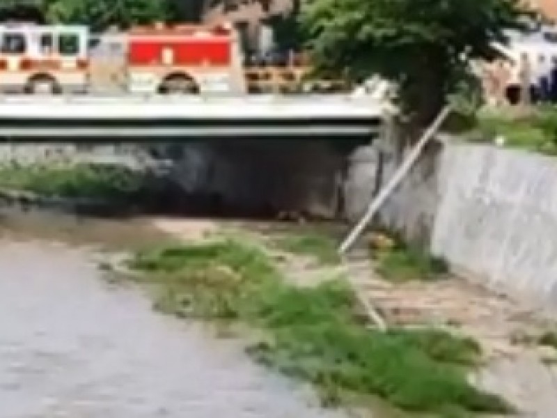 Arrastran lluvias cuerpo de hombre al Río Sabinal