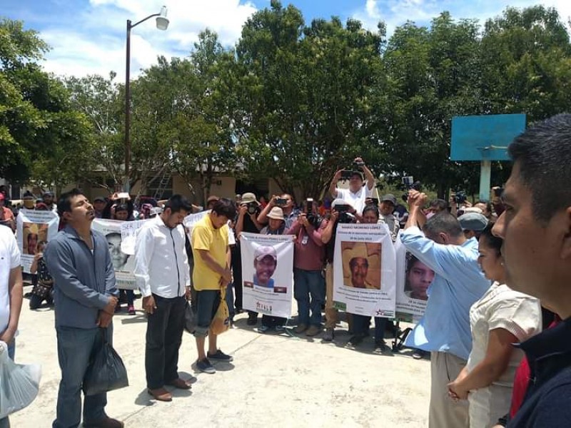 3 semanas después liberan a policías retenidos