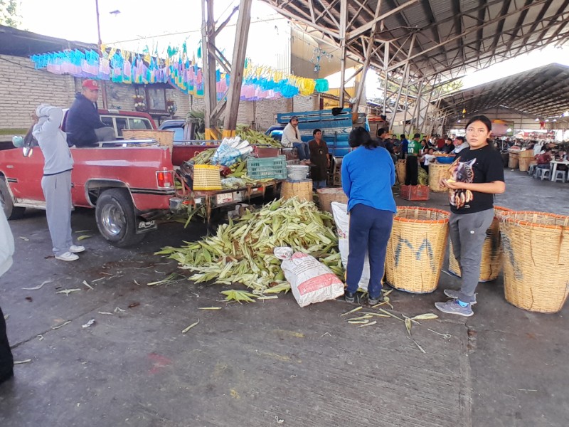 30 toneladas de elote se consumen diario en mercado La Purisima