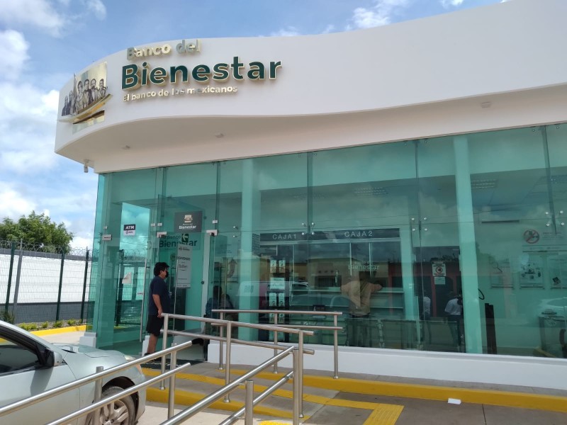 300 jubilados no reciben su dinero en el Banco Bienestar