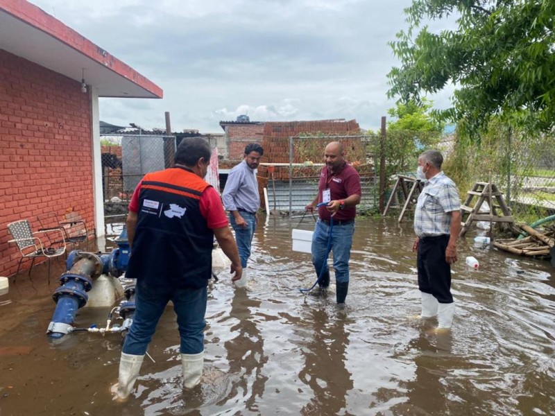 300 mil litros de agua clorados en zonas de Villamar