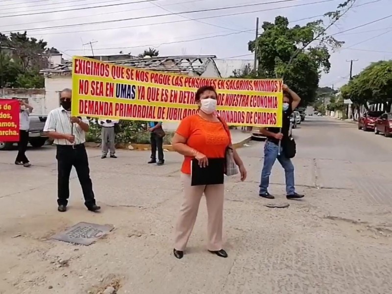 30mil jubilados del ISSSTE piden destitución de delegado Óscar Pino