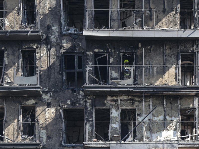 4 muertos y 14 desaparecidos en incendio de Valencia