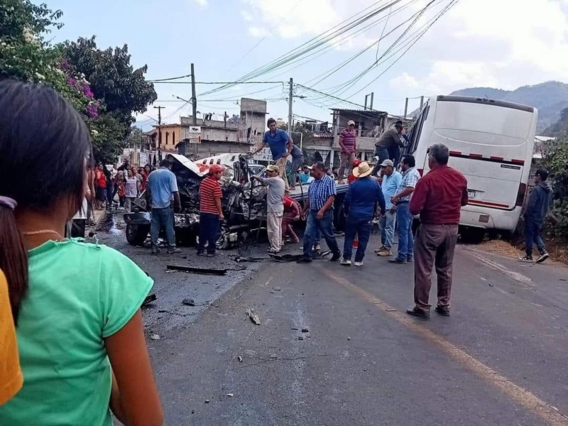 4 muertos y 20 heridos en accidente, eran peregrinos michoacanos